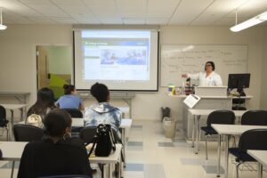 Grandview CNV Series Motorized Screen in a modern classroom setup.